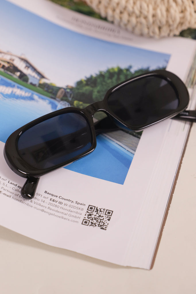 black 90s oval sunglasses